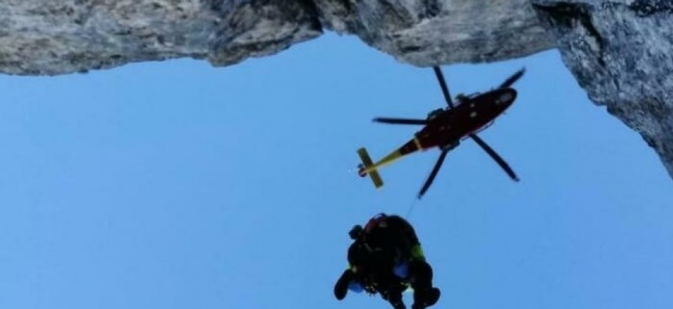Perde l’appiglio e precipita per una decina di metri: climber elitrasportato d’urgenza all’ospedale